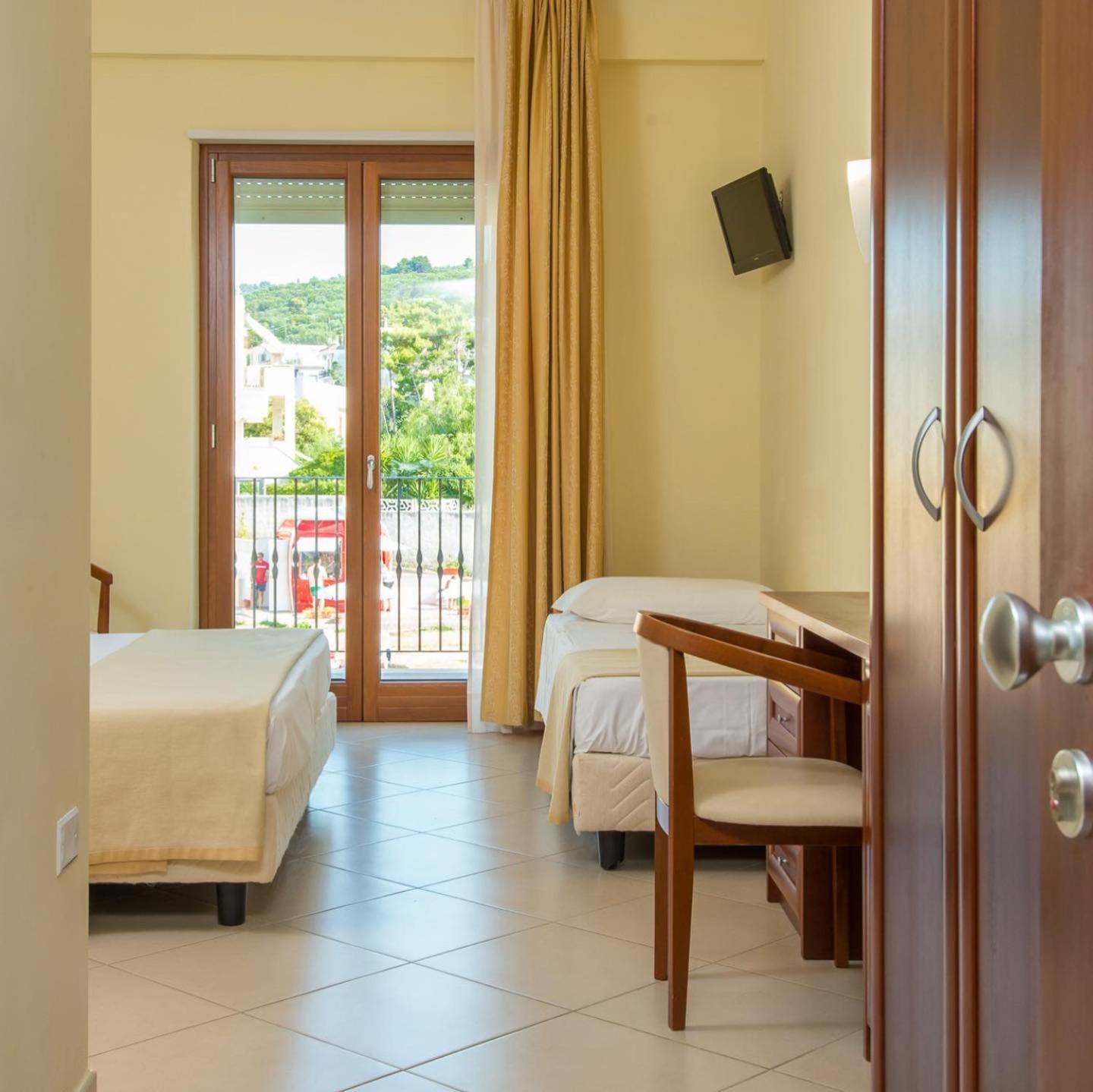 Hotel Orchidea Blu San Menaio Bagian luar foto
