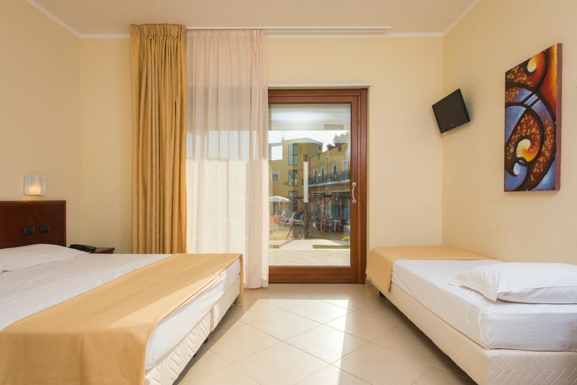 Hotel Orchidea Blu San Menaio Bagian luar foto